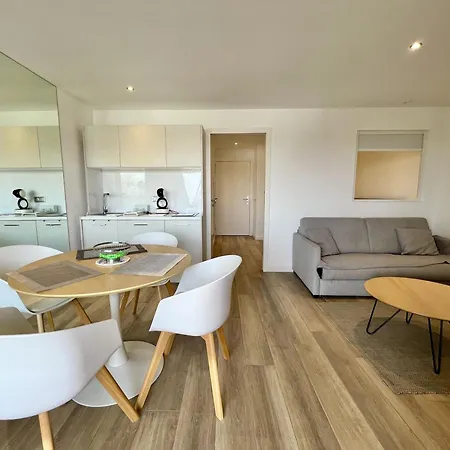 Beau 2 Pieces Proche - Piscine Et Clim *